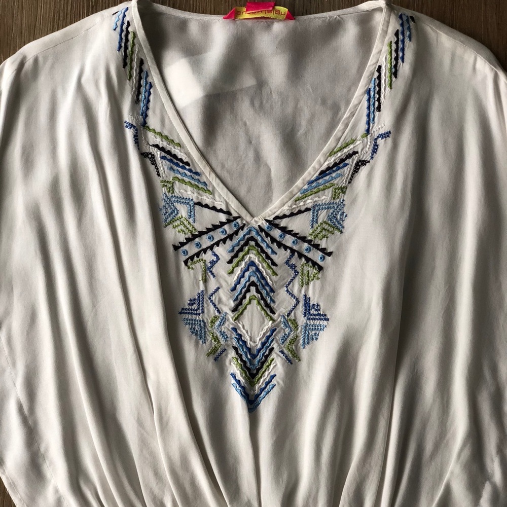 3/$12 🆕 Sunny Leigh Top - Picture 2 of 3